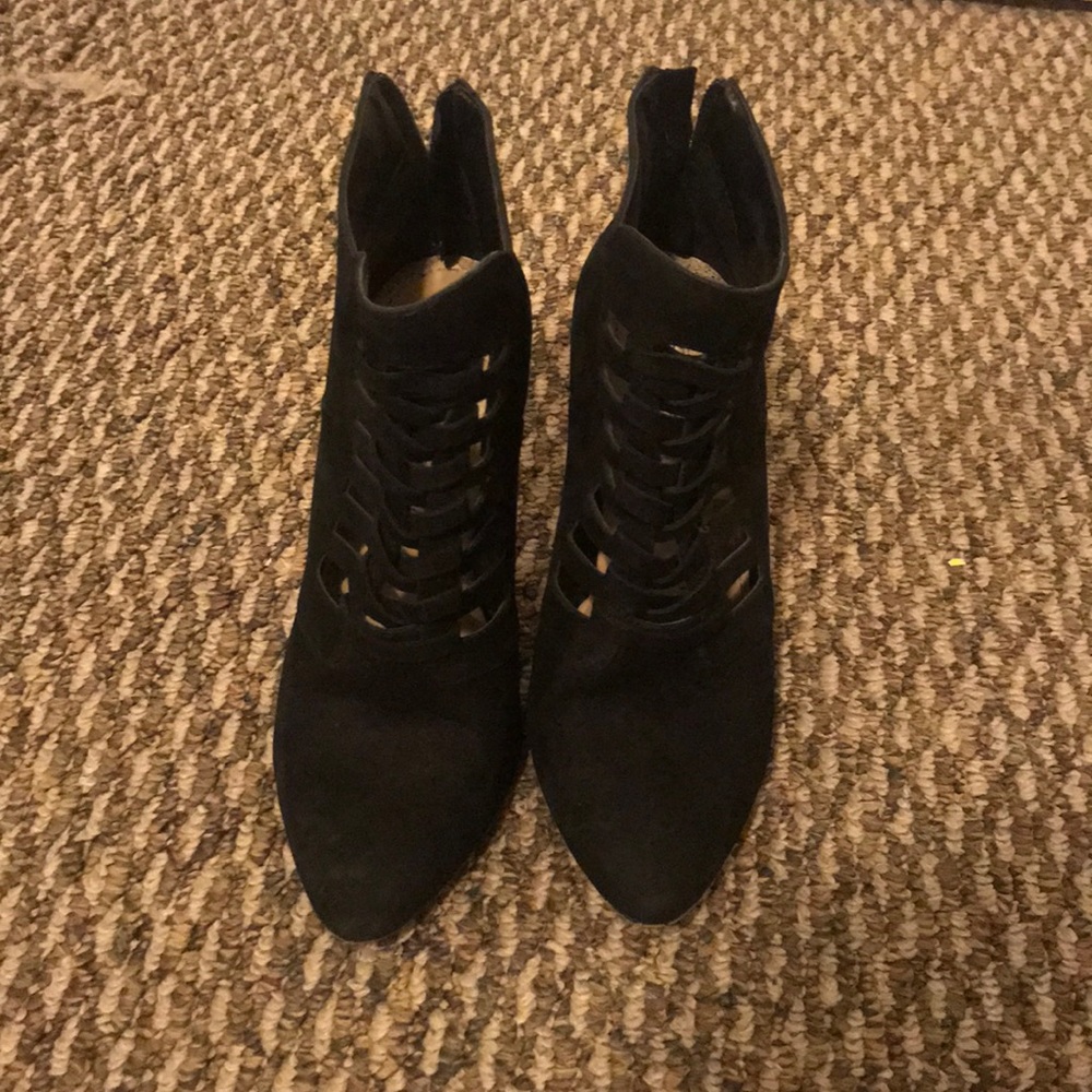 Black BCBG booties heel shoe